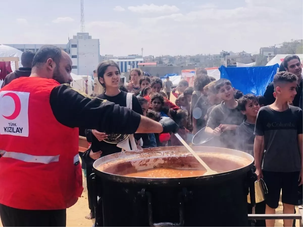 Türk Kızılay Gazze\'ye Yardım Gönderiyor