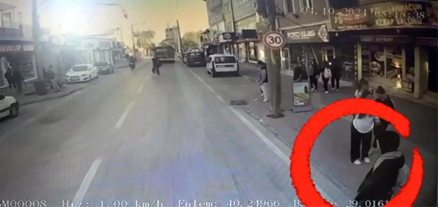 Bursa\'da Otobüs Altında Kalan Genç Kız Ağır Yaralı