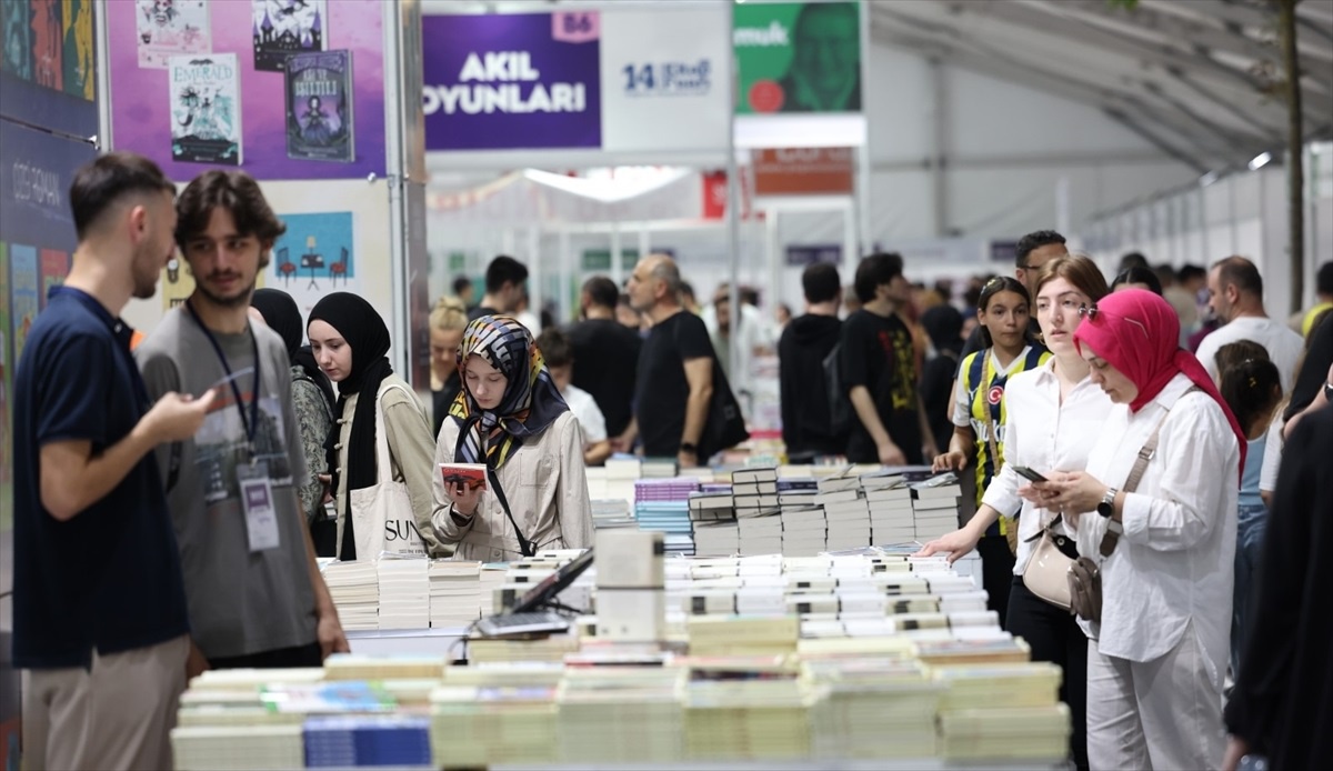 Kocaeli Kitap Fuarı\'na Yoğun İlgi
