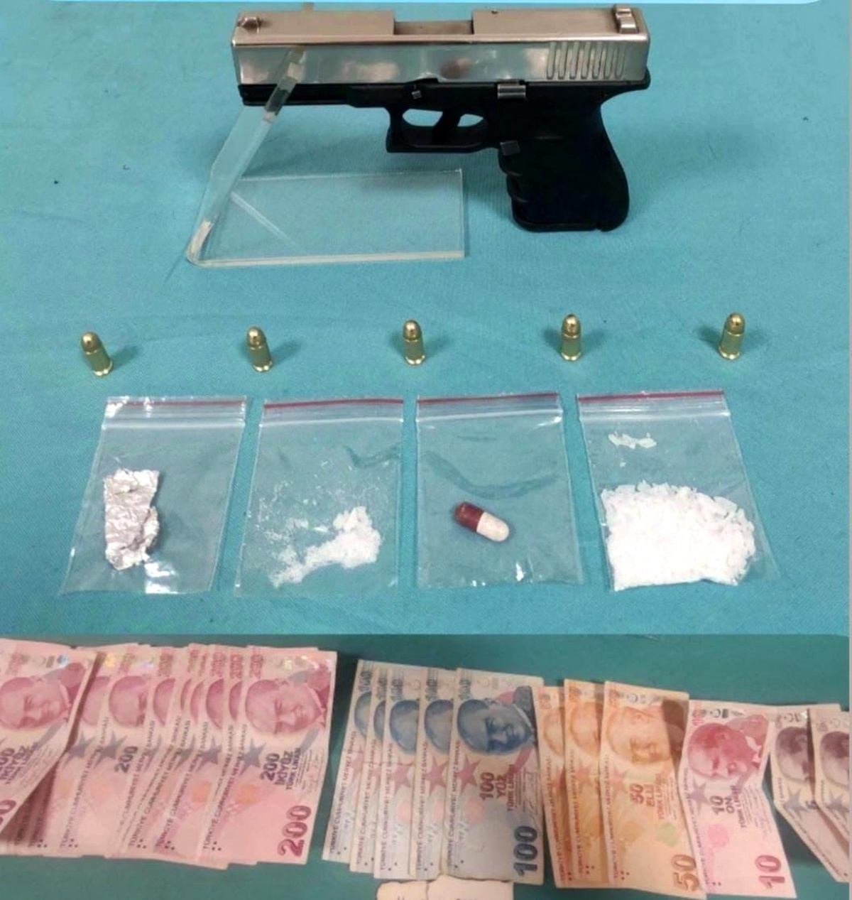 Eskişehir\'de Uyuşturucu ve Silah Operasyonu