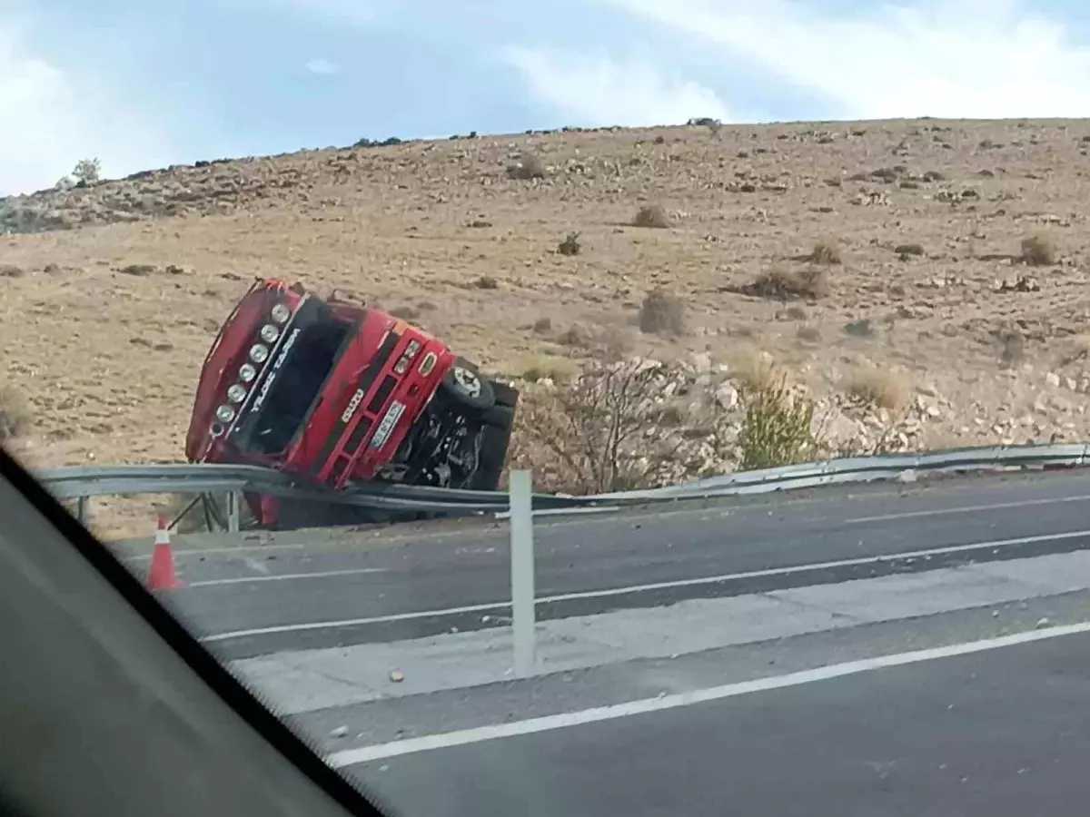 Afyonkarahisar\'da Trafik Kazası: 1 Ölü, 1 Yaralı