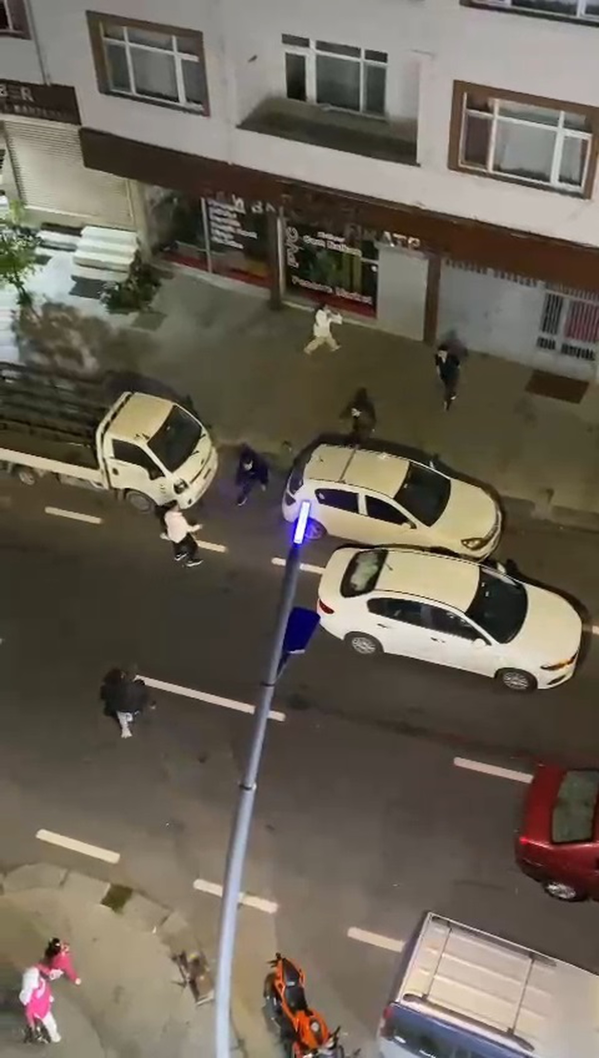 Düğün Konvoyu ile Mahalle Sakinleri Arasında Kavga