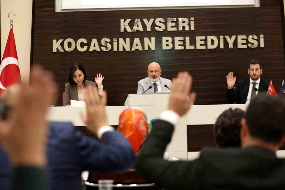 Başkan Çolakbayrakdar, "Şehrimize daha güzel hizmet için çalışıyoruz"