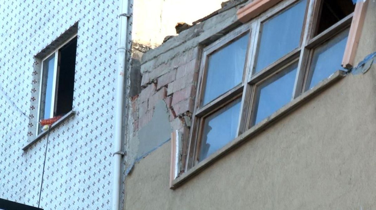 Beyoğlu\'nda Binada Kısmi Çökmeler