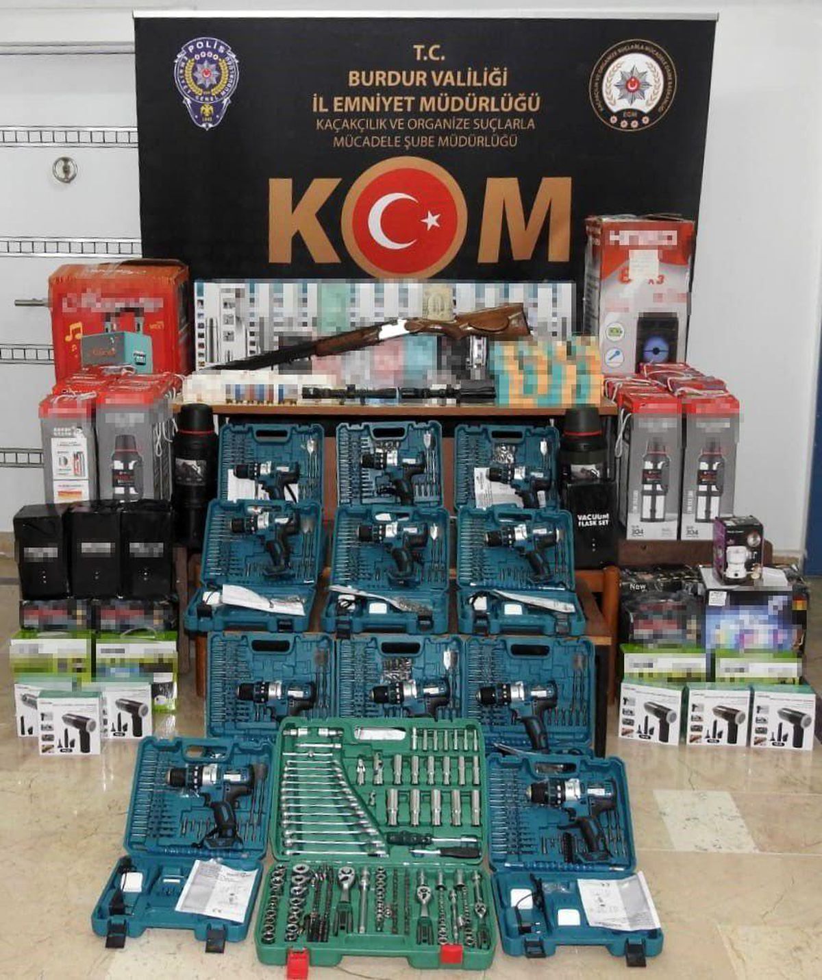 Burdur\'da Kaçak Malzeme Operasyonu