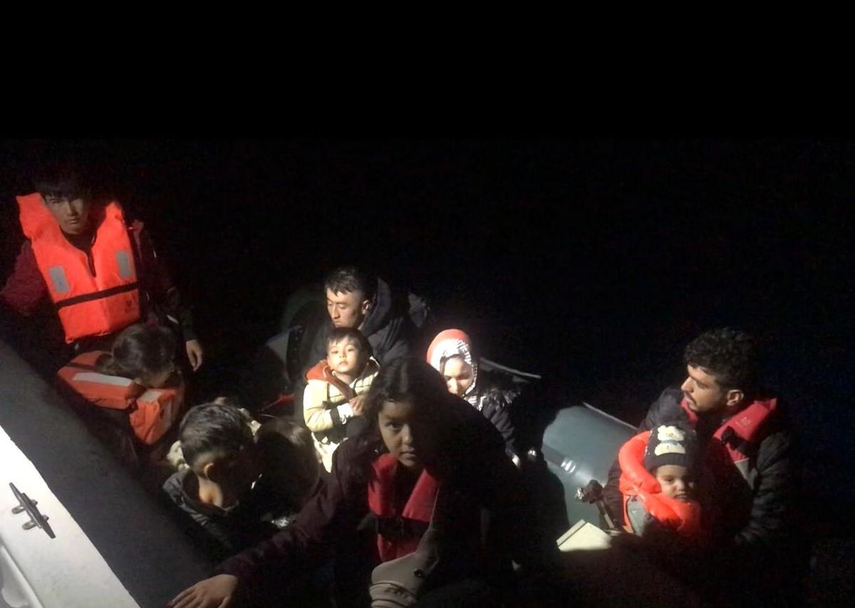 Çanakkale\'de 17 Kaçak Göçmen Yakalandı
