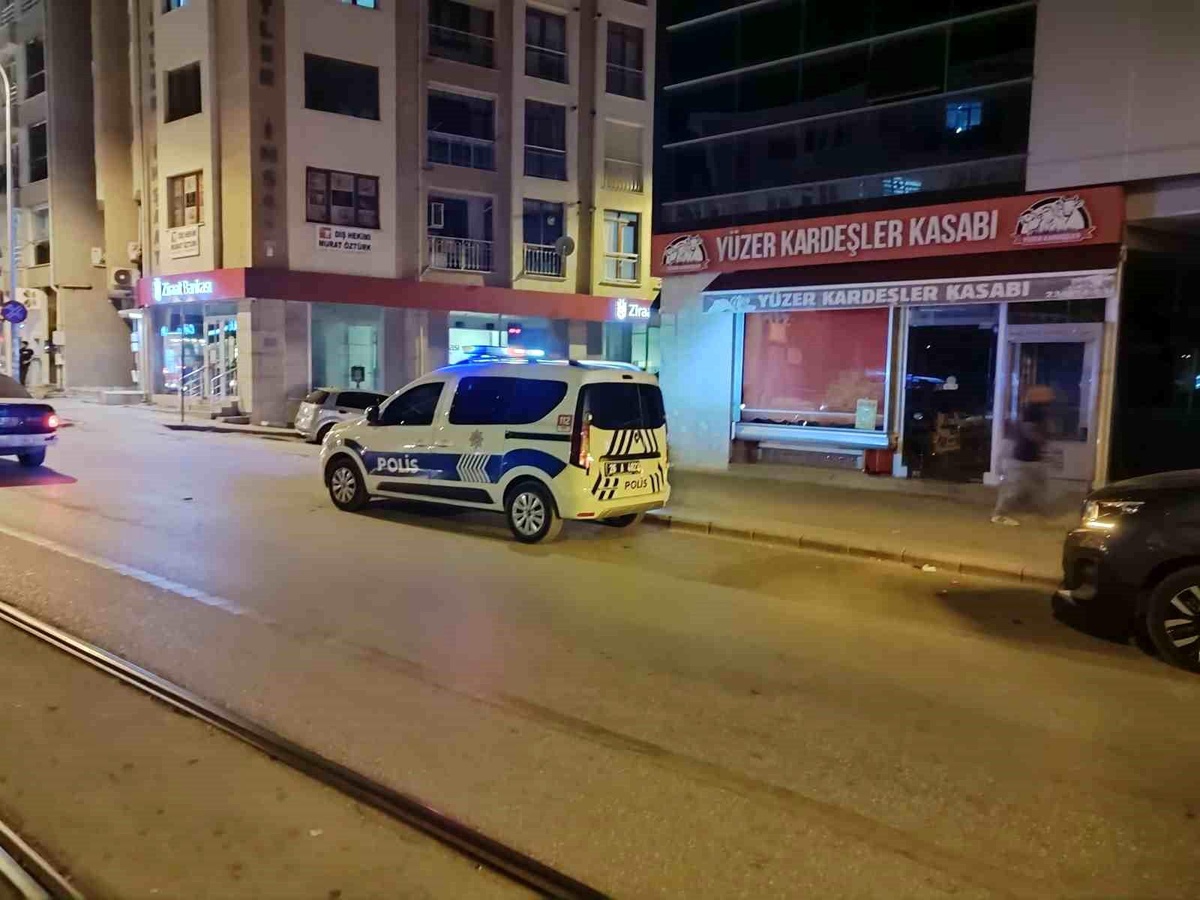Eskişehir\'de Bıçaklı Kavga: Dayı Yüzünden Yeğen Ağır Yaralı