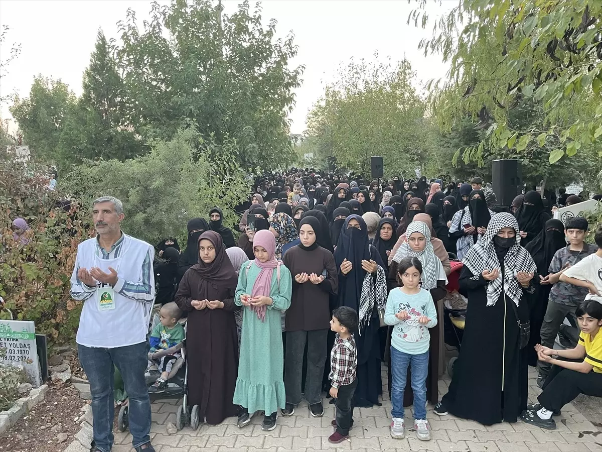 Diyarbakır\'da Yasin Börü ve arkadaşları mezarları başında anıldı