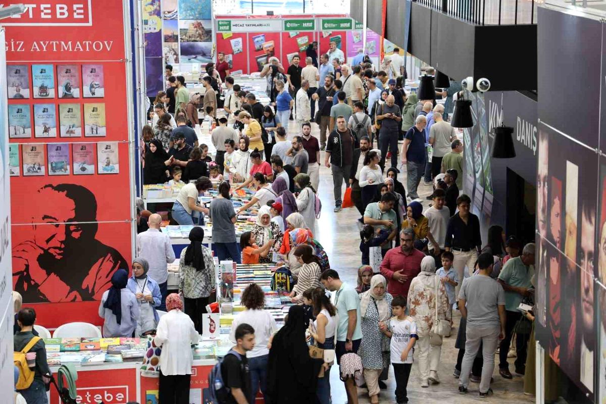 Kocaeli Kitap Fuarı\'na Yoğun İlgi