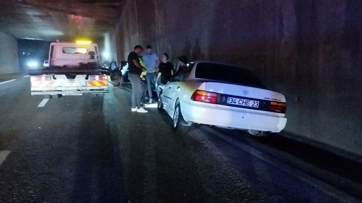 Gebze\'de Trafik Kazası: 4 Yaralı
