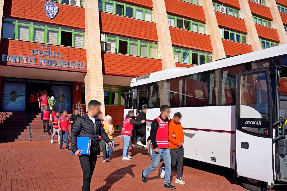 Isparta\'da Dolandırıcılara Operasyon