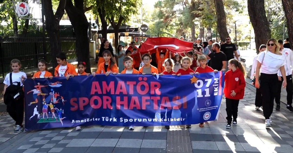 Kırklareli\'nde Amatör Spor Haftası Yürüyüşü