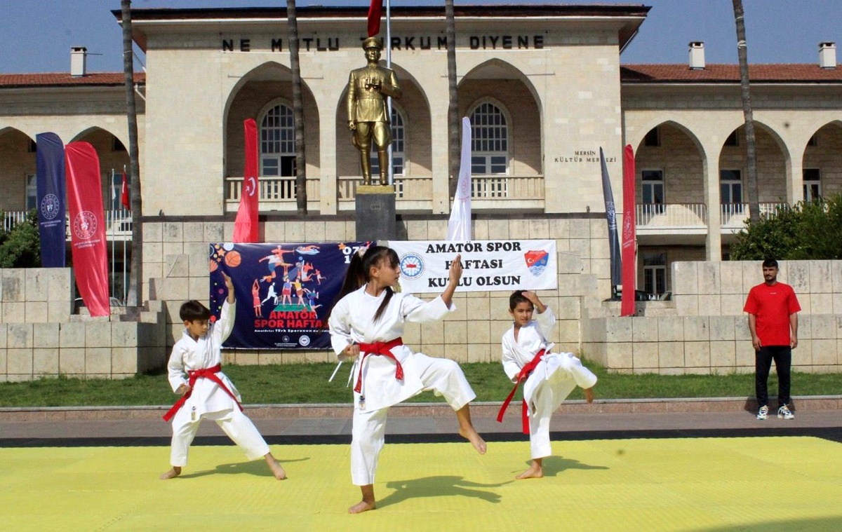 Mersin\'de Amatör Spor Haftası Yürüyüşü
