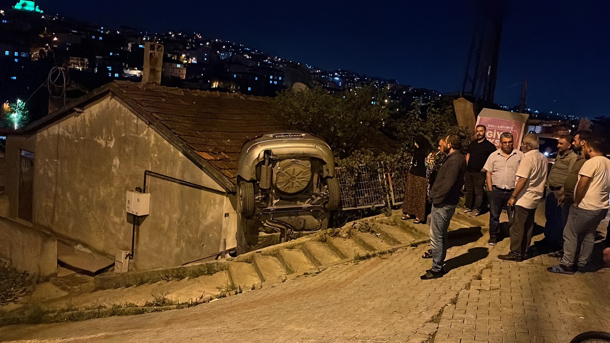 Otomobil kendiliğinden hareket etti