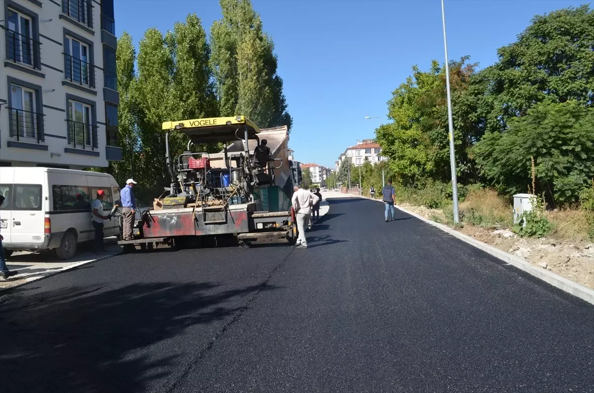 Şabanözü\'nde Sıcak Asfalt Çalışmaları Devam Ediyor