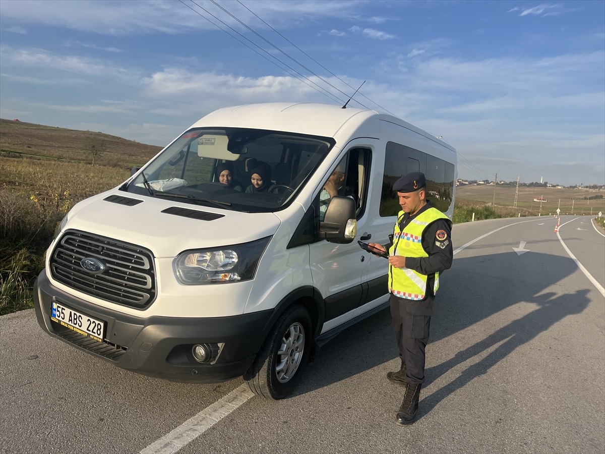 Samsun\'da Okul Servislerine Trafik Eğitimi