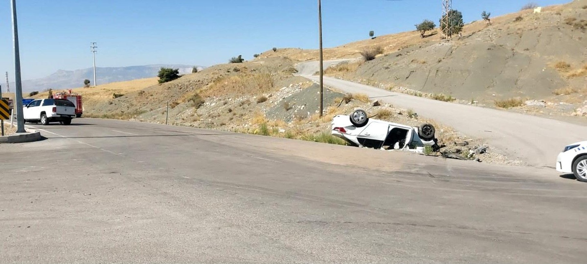 Şırnak\'ta Kavşak Kazası: 3 Yaralı