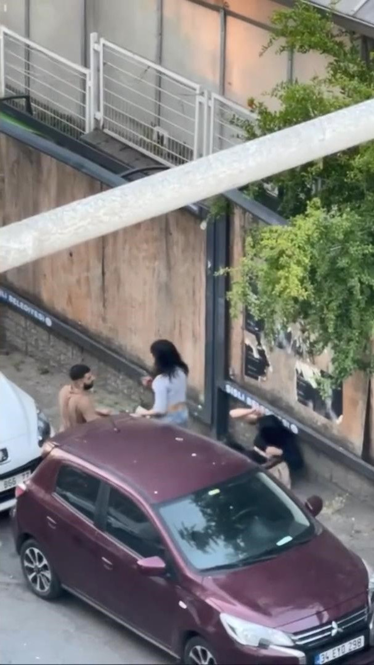 Şişli\'de Kavga: 2 Kadın ve Bir Erkek Arbede Etti