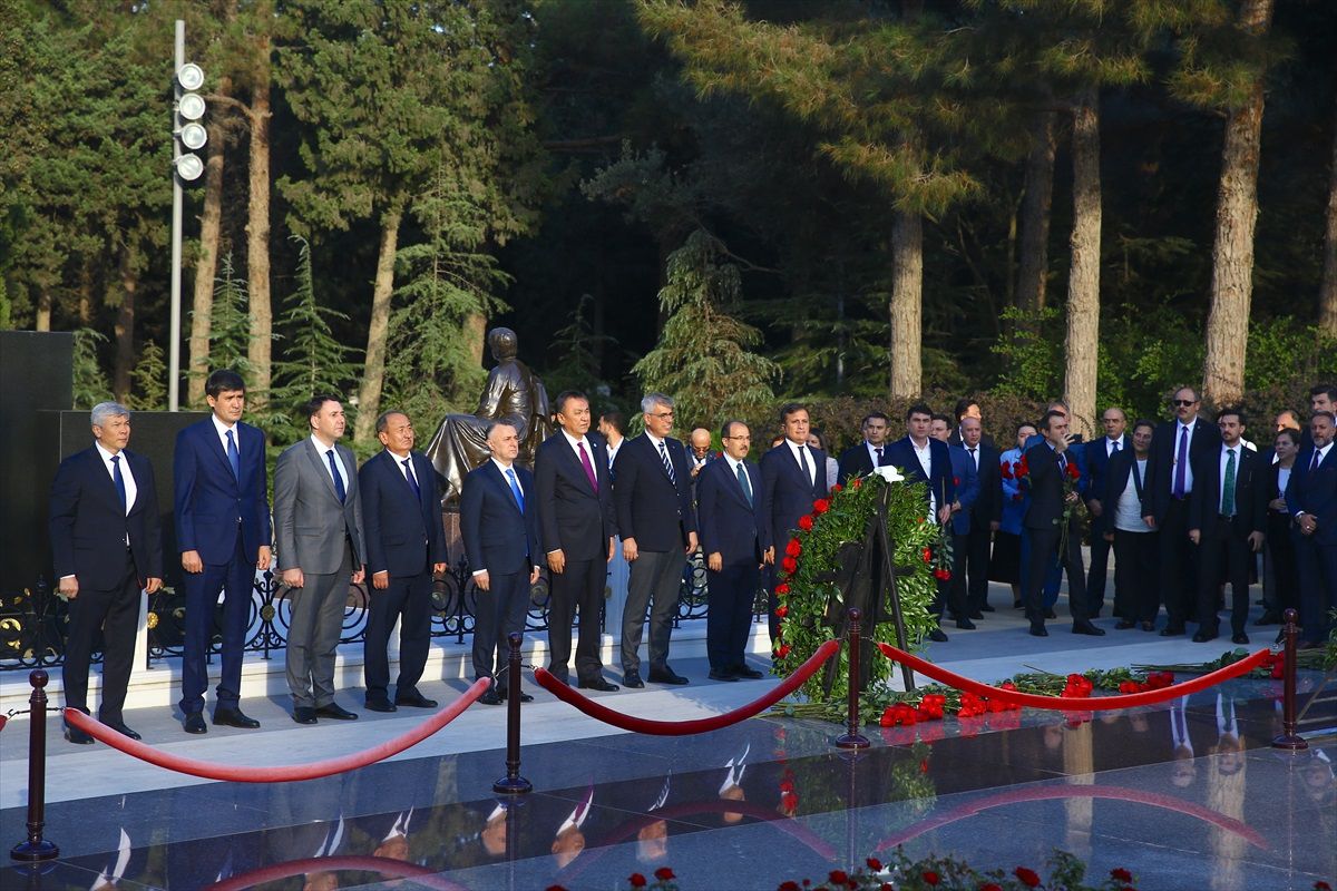 Türk Devletleri Teşkilatı sağlık bakanları Bakü\'de şehitlikleri ziyaret etti