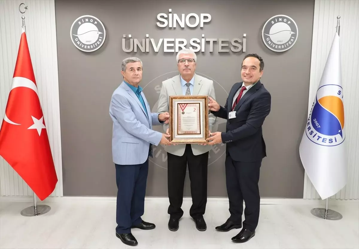 Sinop Üniversitesi\'ne Türk Kızılay\'dan Bronz Madalya