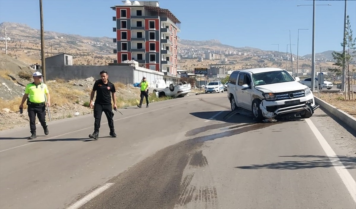 Şırnak\'ta Trafik Kazası: 3 Yaralı
