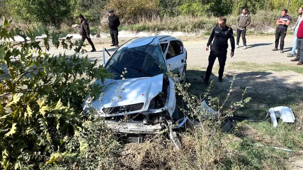 Tosya\'da Otomobil Kazası: Sürücü Ağır Yaralı