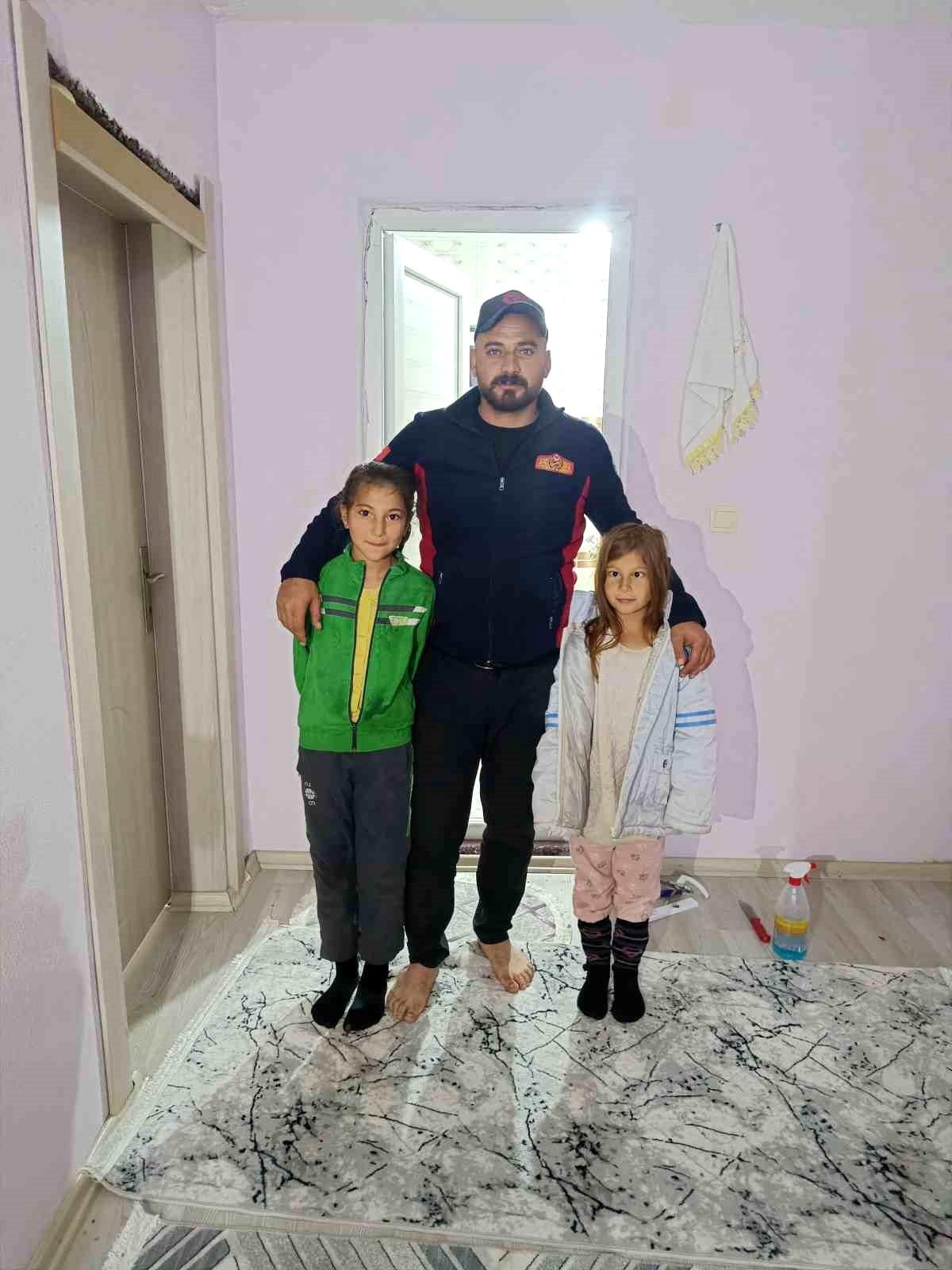 Ağrı\'da Çocuklar Banyoda Mahsur Kaldı