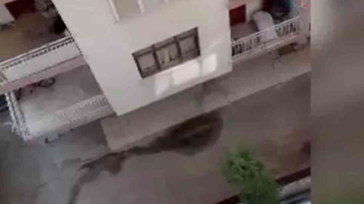 Antalya'da Komşusunun Evini Ateşe Veren Kişi Gözaltına Alındı Antalya'da Komşusunun Evini Ateşe Veren Kişi Gözaltına Alındı