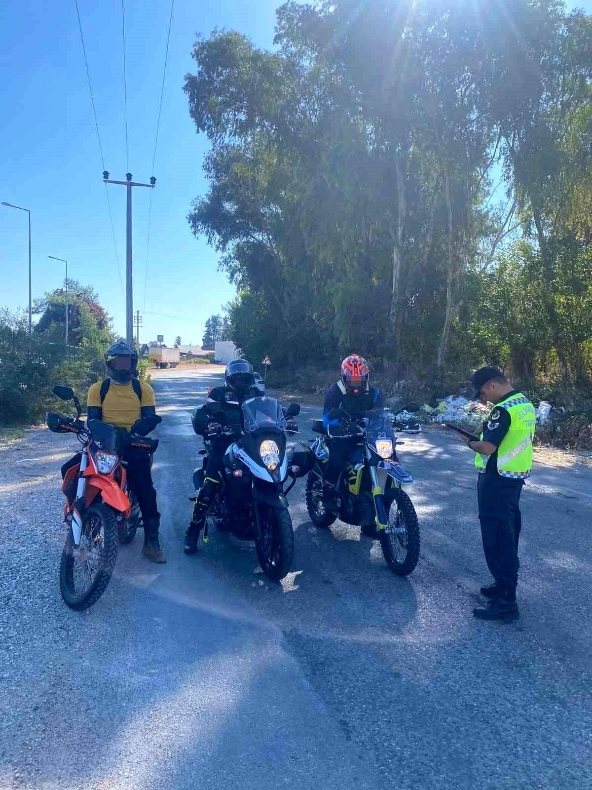 Antalya\'da Motosiklet Denetimi: 626 Sürücüye Ceza