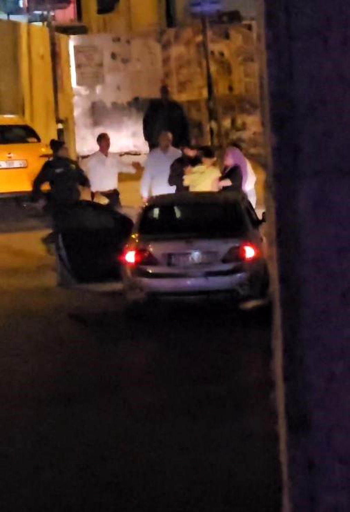 Arnavutköy\'de Kadına Sokak Ortasında Darp