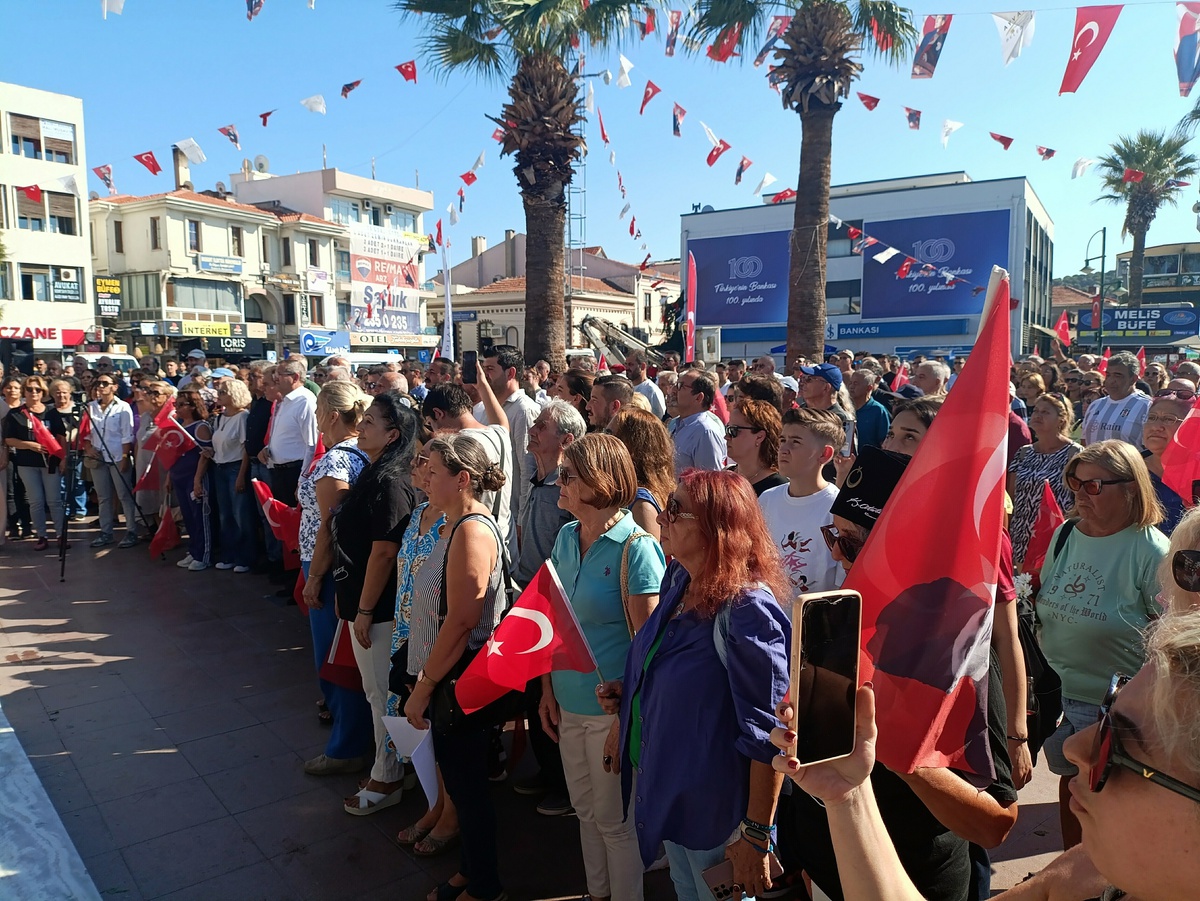 Ayvalık\'ta Balyozlu Saldırı Protesto Edildi