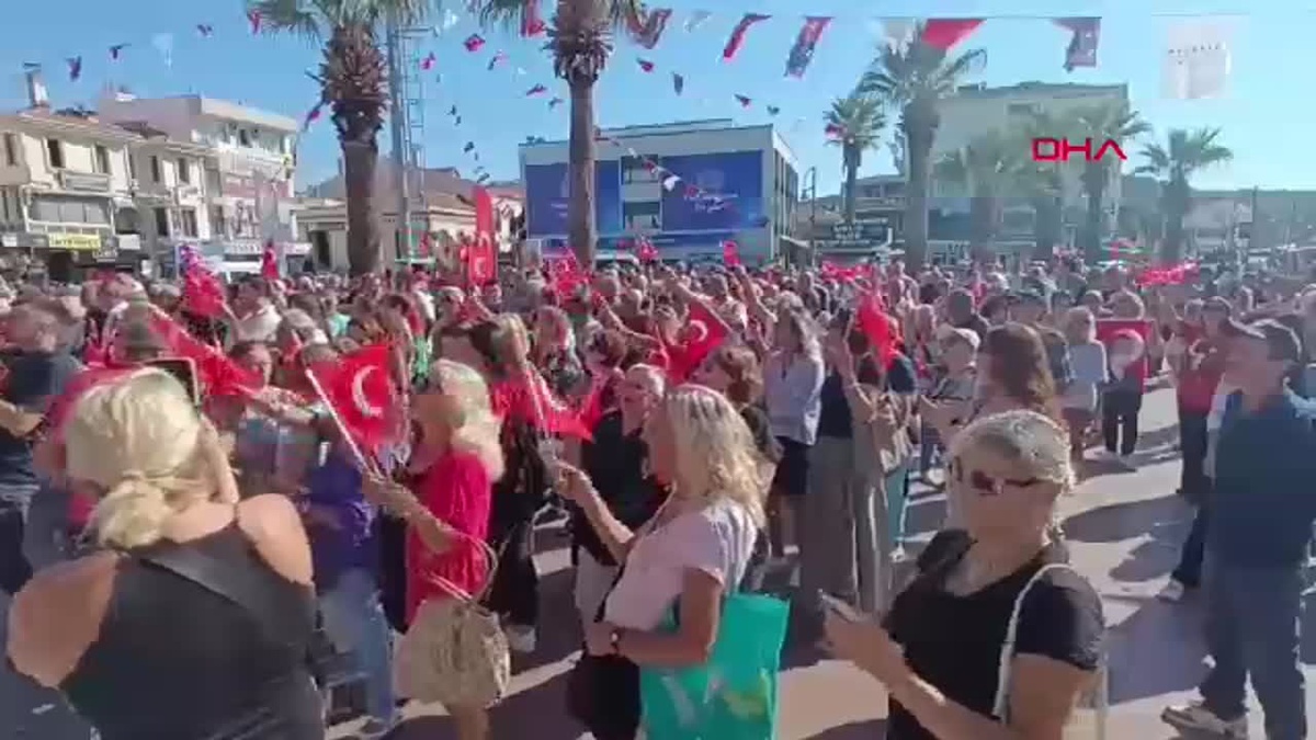 Atatürk Heykeline Saldırı Protesto Edildi
