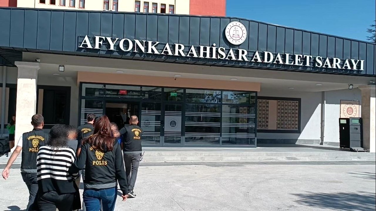 Afyonkarahisar\'da Kavga: 3 Kişi Gözaltına Alındı