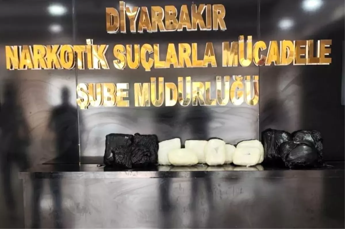 Diyarbakır Havalimanı\'nda Uyuşturucu Operasyonu