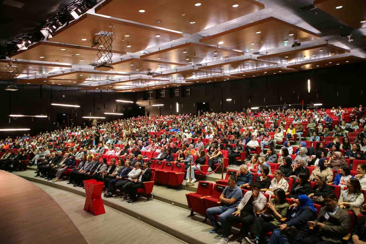 TEDxErciyesKoleji Konferansı Rekor Katılımla Gerçekleşti