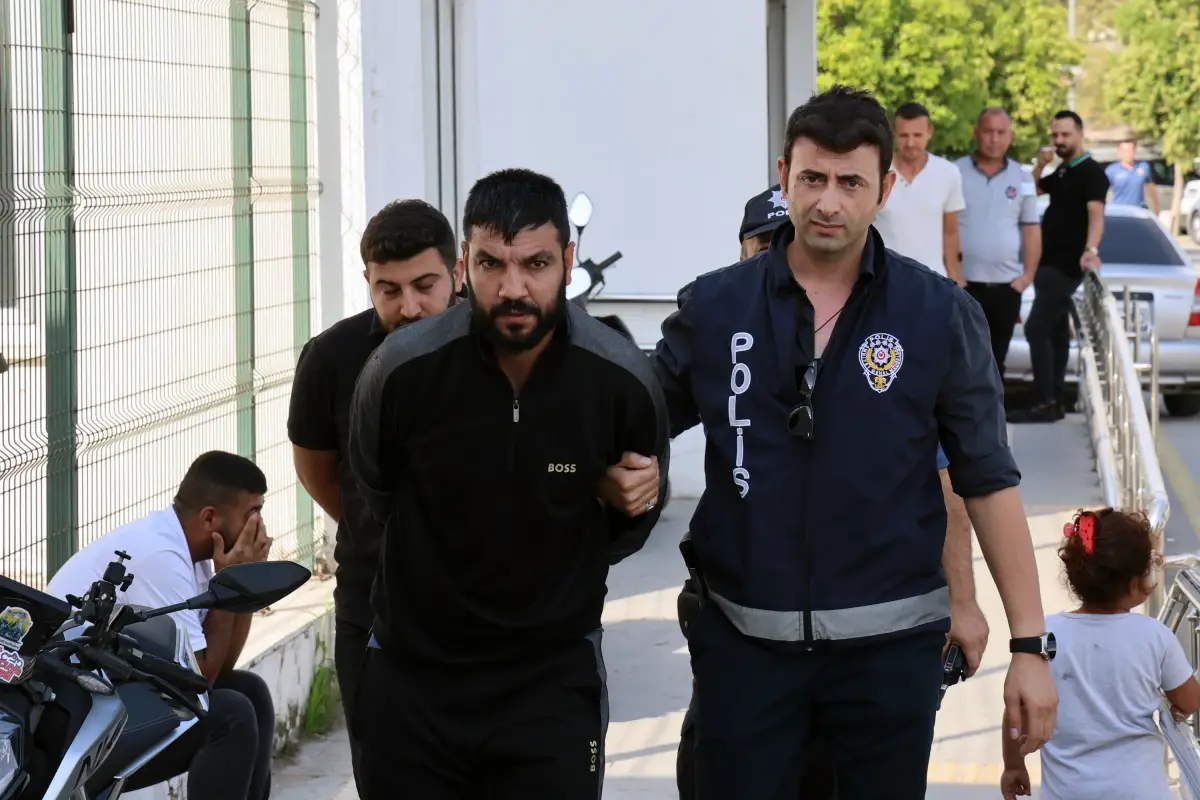 Firari hükümlüyü vermemek için polise saldıran 2 şüpheli tutuklandı