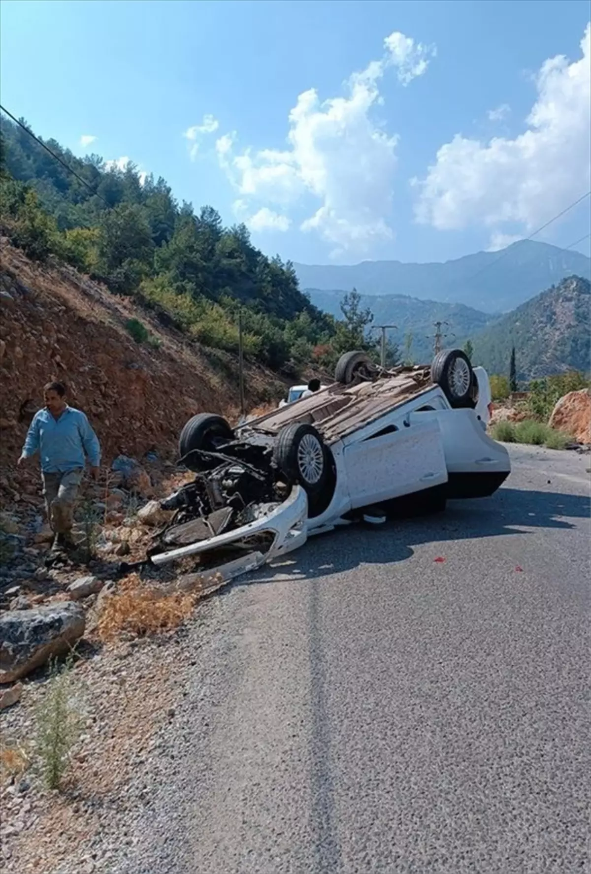 Gaziantep\'te Otomobil Devrildi: 2 Yaralı