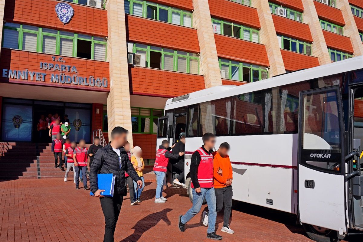 Isparta\'da Dolandırıcılık Operasyonu