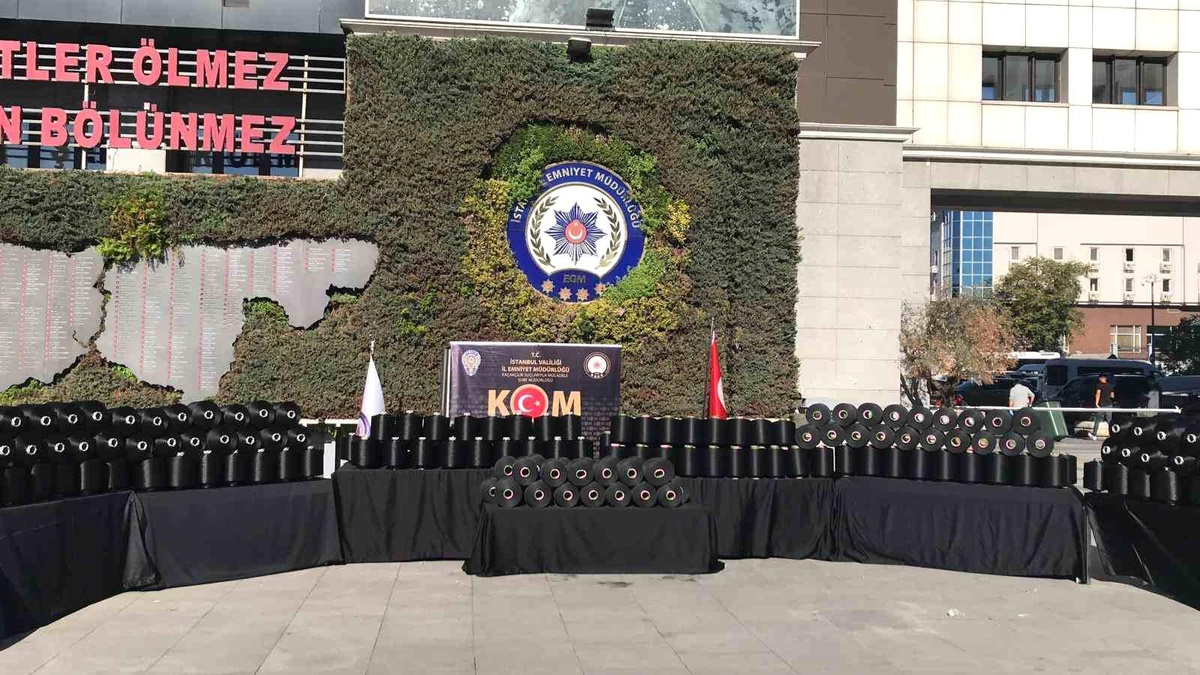İstanbul\'da 10 Ton Kaçak İplik Ele Geçirildi