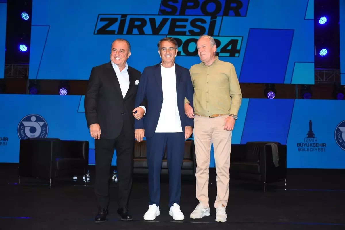 İzmir Spor Zirvesi\'nde Futbol Efsaneleri Buluştu