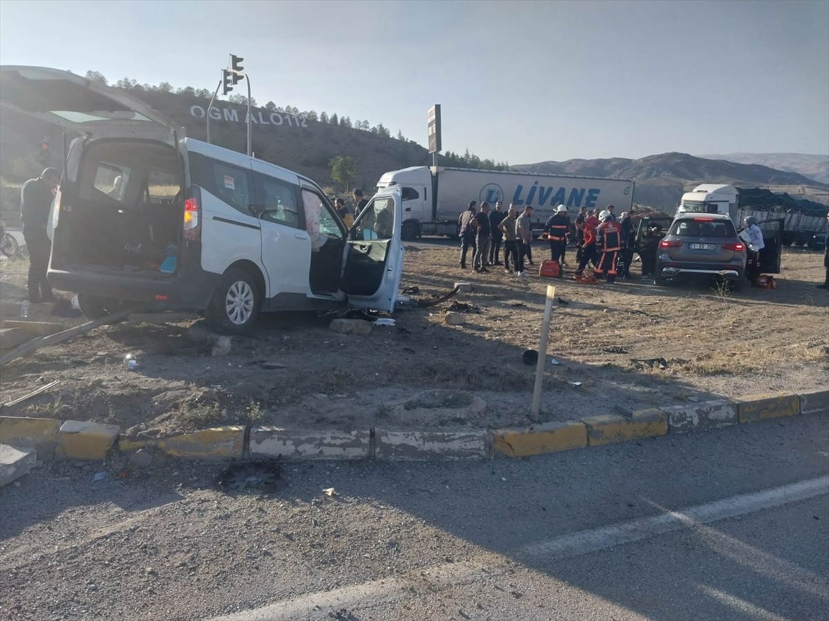 Kırıkkale\'de Trafik Kazası: 1 Ölü, 1 Yaralı