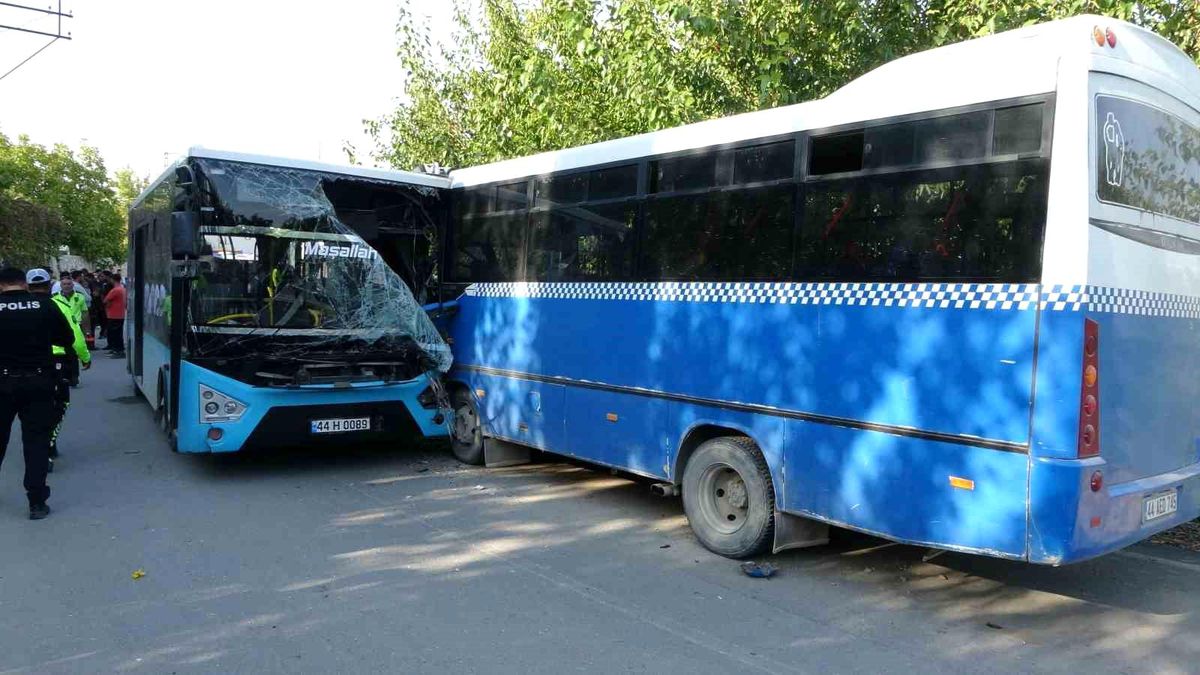 Malatya\'da Otobüs ve Öğrenci Servisi Çarpıştı: 25 Yaralı