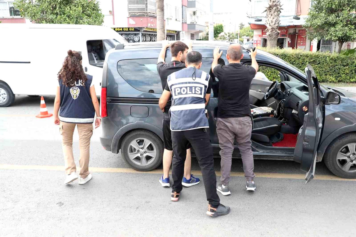Mersin\'de Okul Çevresinde Güvenlik Denetimi