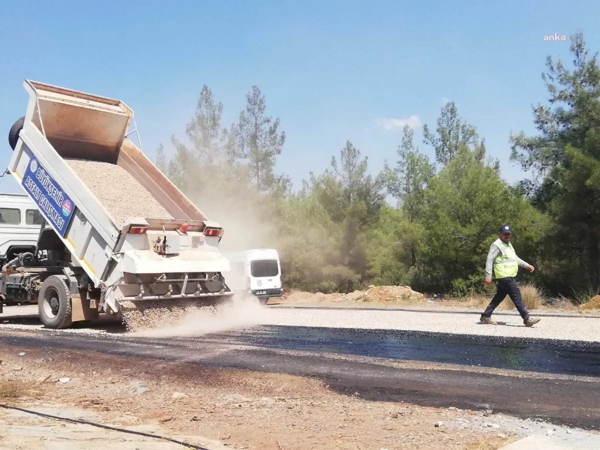 Muğla\'da Yol Güvenliği İçin 83 Kilometre Hendek Betonu Döküldü