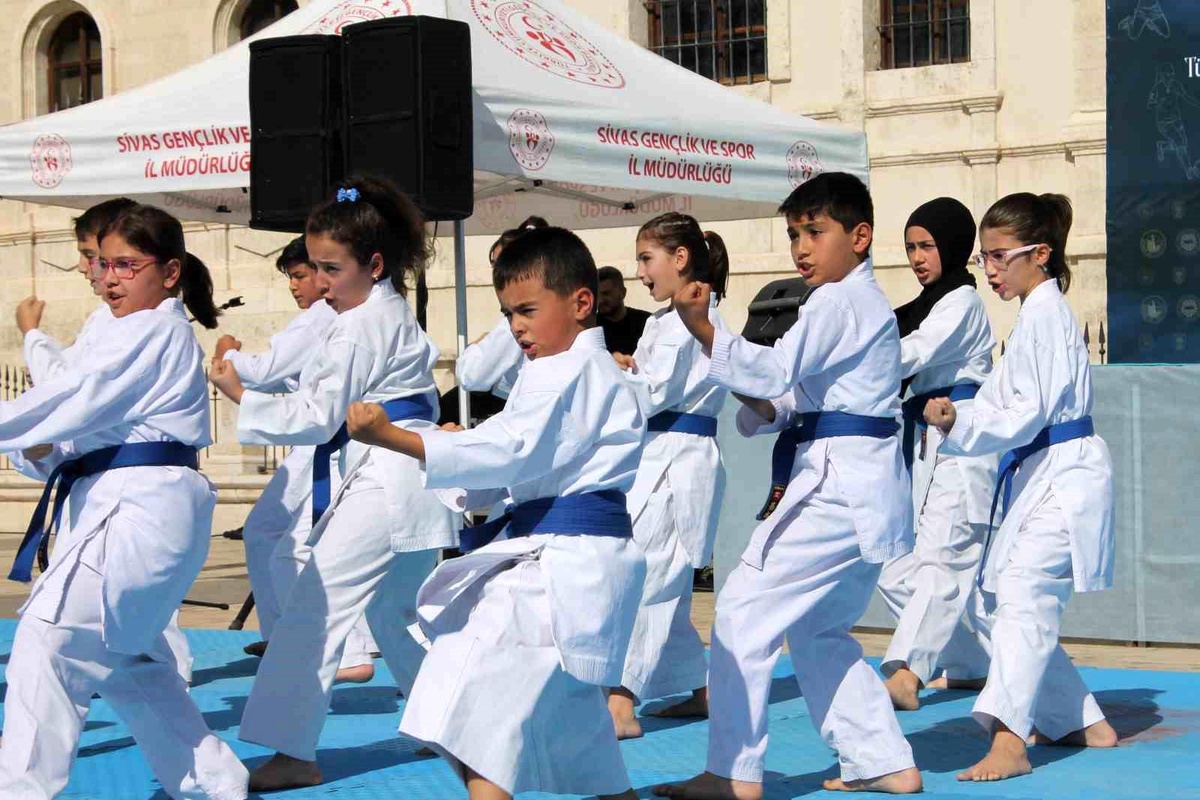 Amatör Spor Haftası Sivas\'ta Başladı