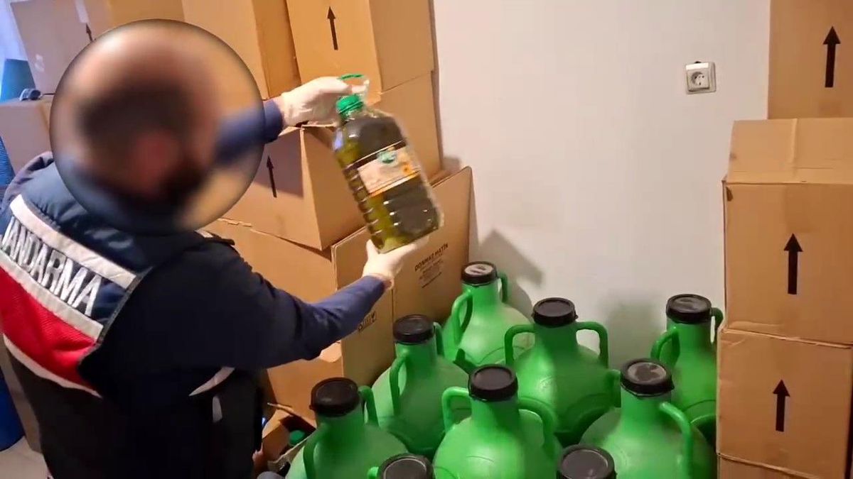 Edremit\'te 2,4 Ton Sahte Zeytinyağı Ele Geçirildi
