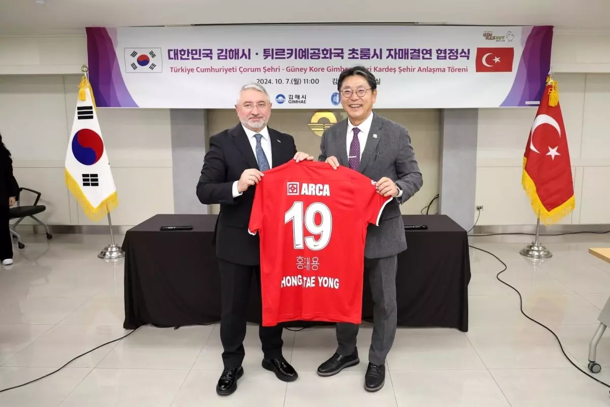 Gimhae\'de Hitit Sergisi Açılışı ve Çorum FK Forması Hediye Töreni