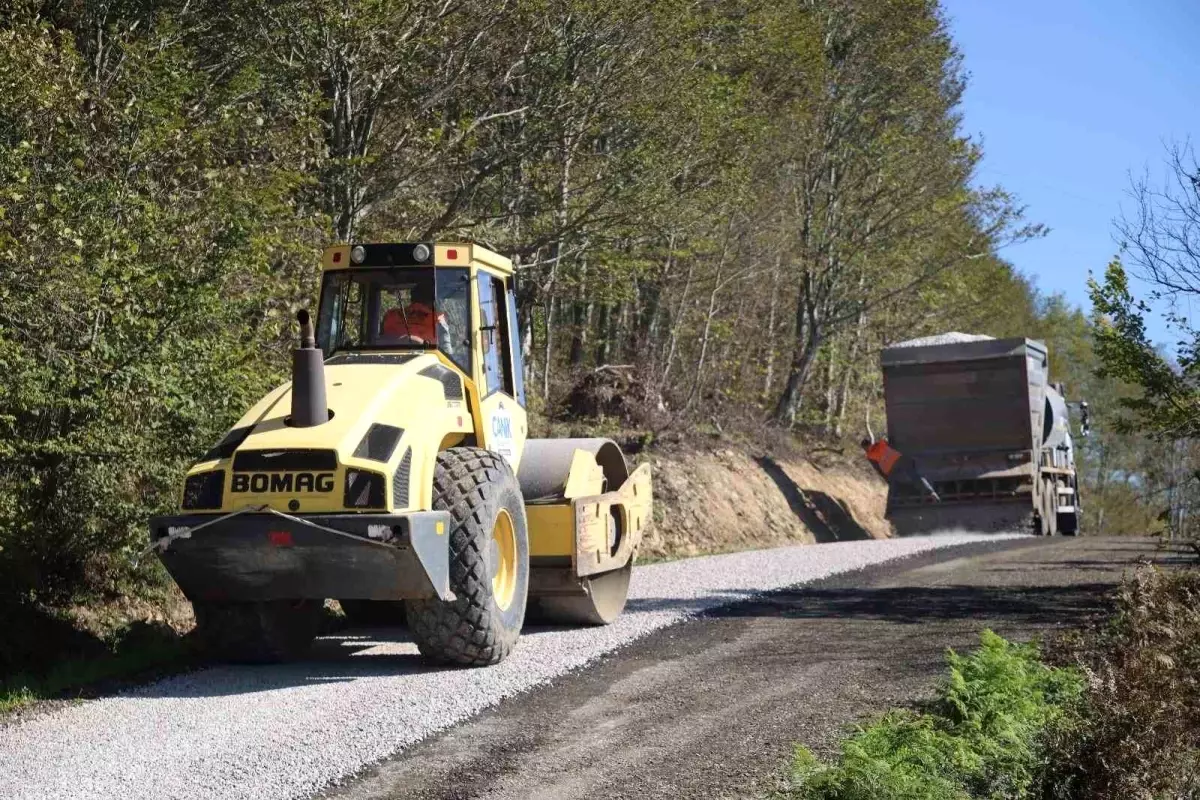 Canik\'te Güvenli ve Konforlu Yol Çalışmaları Sürüyor