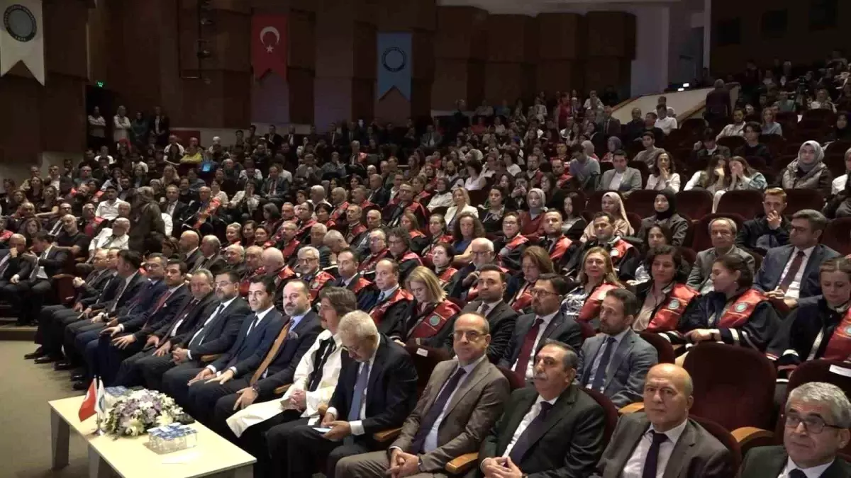 BUÜ\'de yeni dönemin ilk dersini TRT Genel Müdürü Sobacı verdi