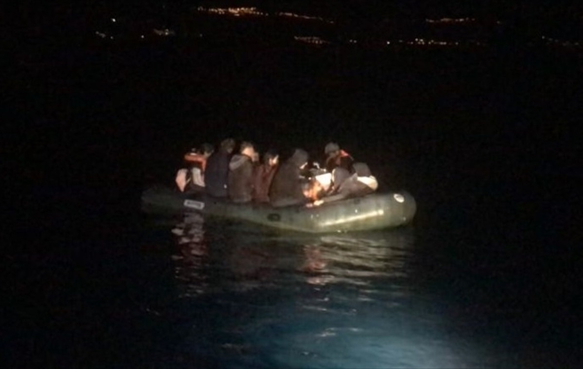 Ayvacık\'ta 22 Düzensiz Göçmen Kurtarıldı